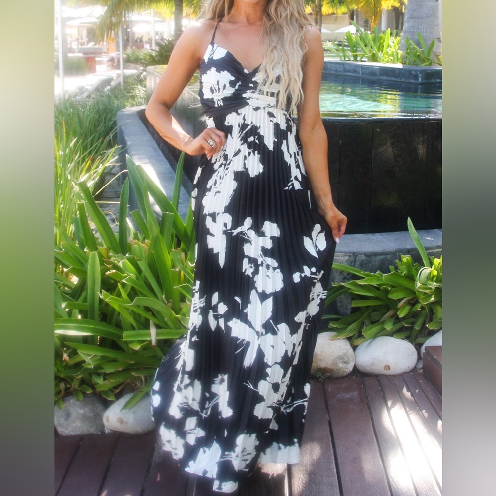 Elegant Black and White Floral Midi Dress